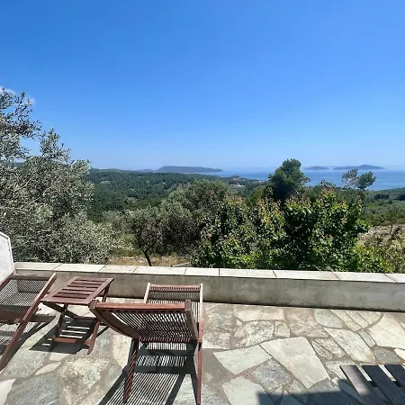 Villa Stunning View & Privacy, Deluxe Poolvilla Alónnisos